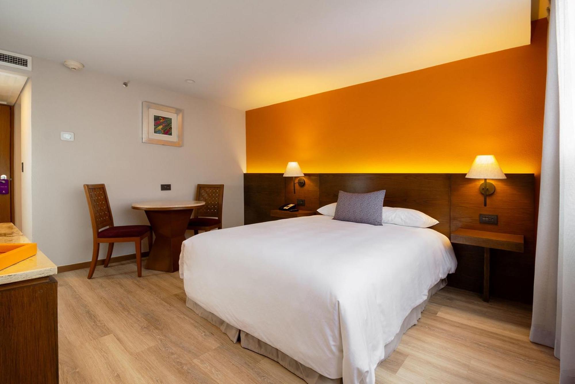 Camino Real Aeropuerto Hotel Мексико Сити Екстериор снимка A room at the hotel