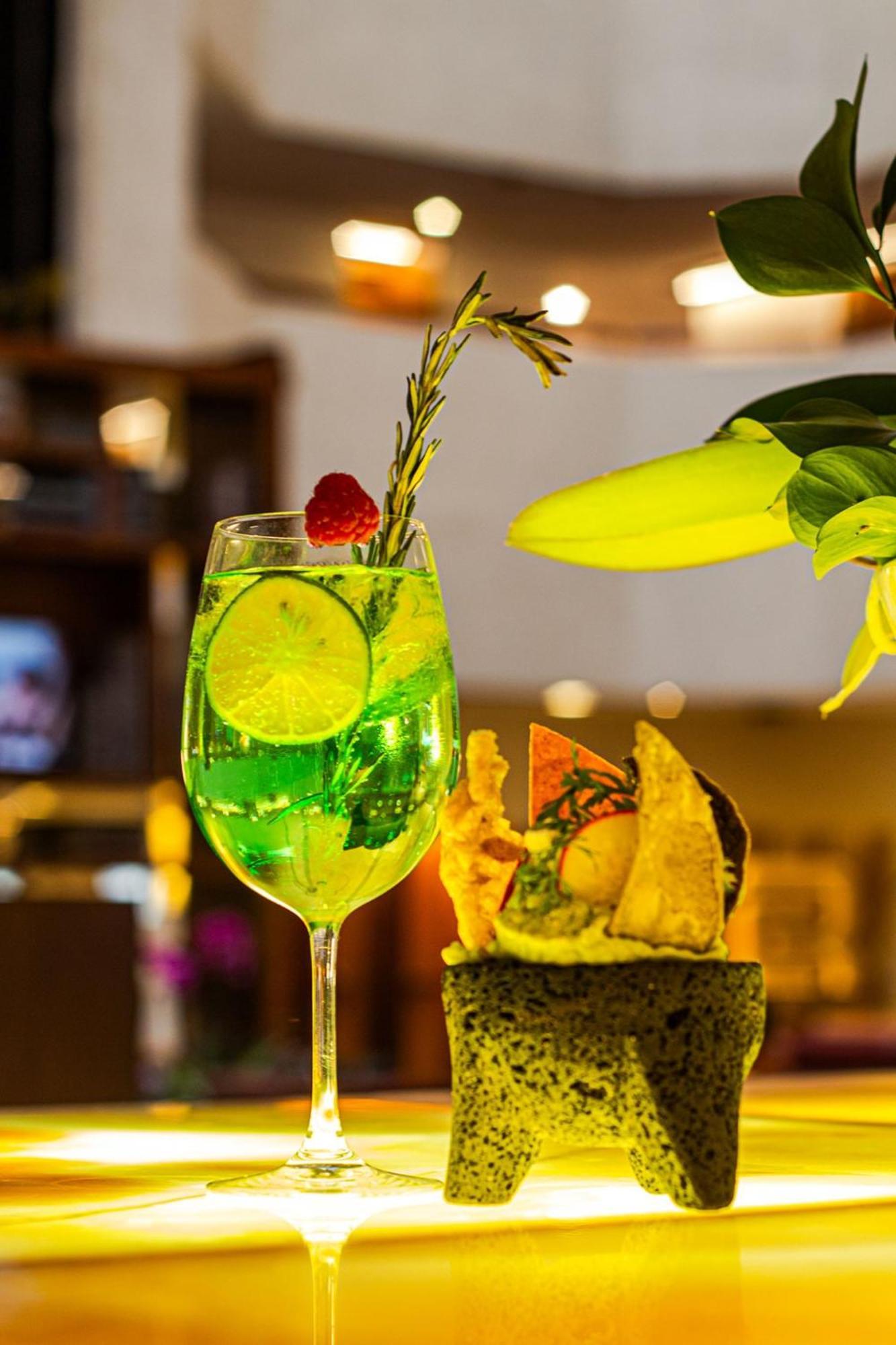 Camino Real Aeropuerto Hotel Мексико Сити Екстериор снимка Cocktail