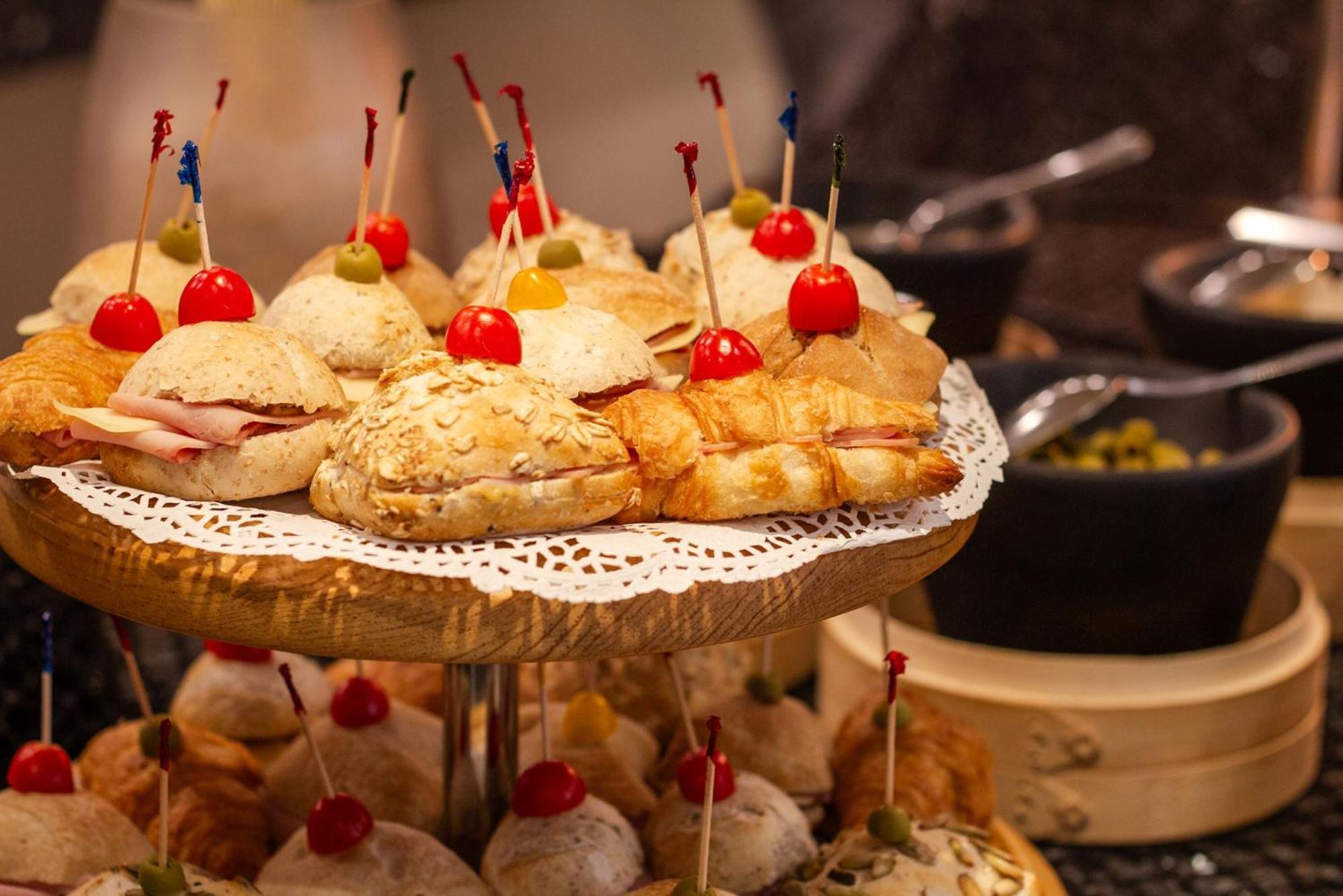 Camino Real Aeropuerto Hotel Мексико Сити Екстериор снимка A buffet at a wedding reception