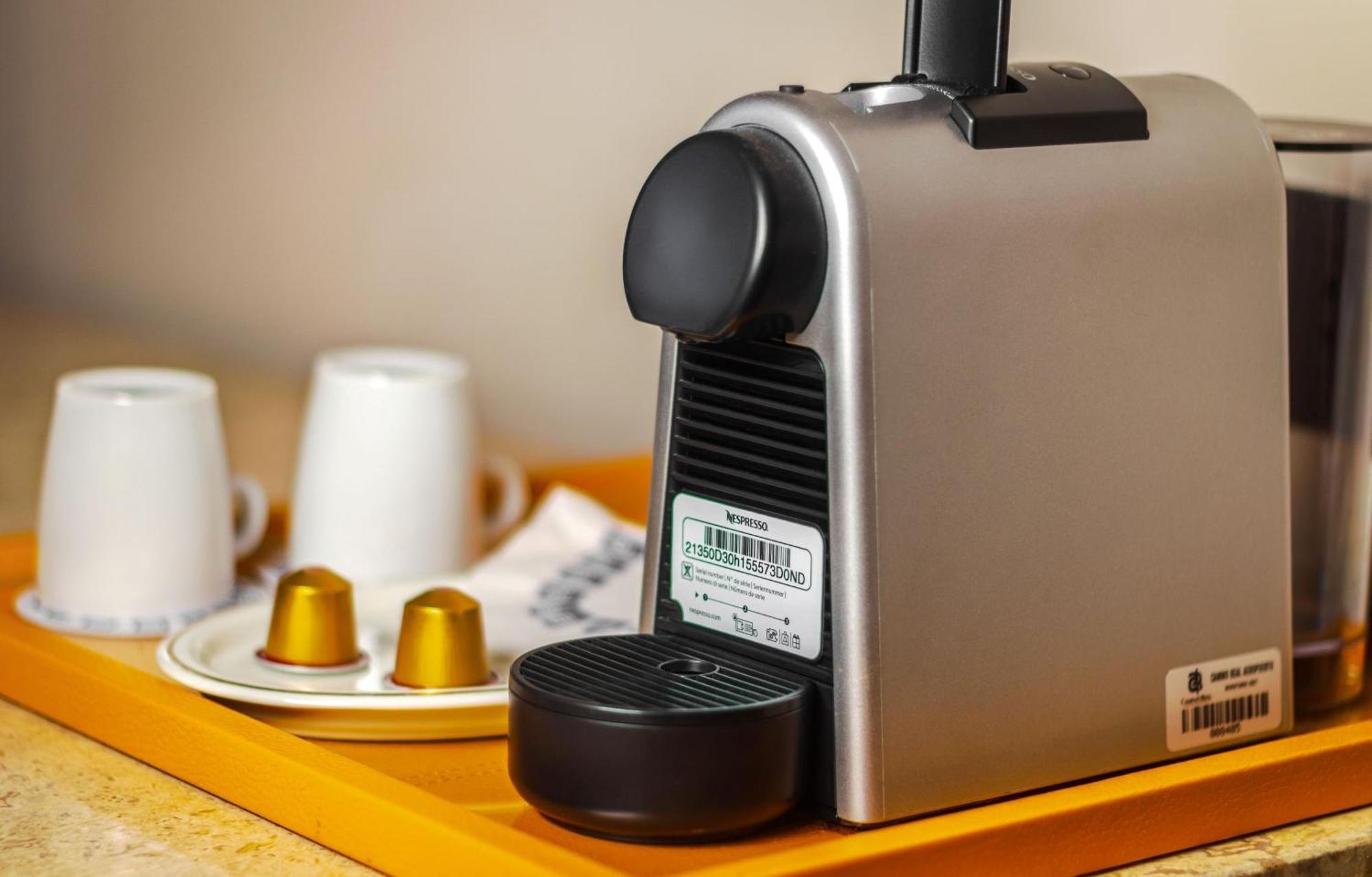 Camino Real Aeropuerto Hotel Мексико Сити Екстериор снимка A Nespresso coffee machine