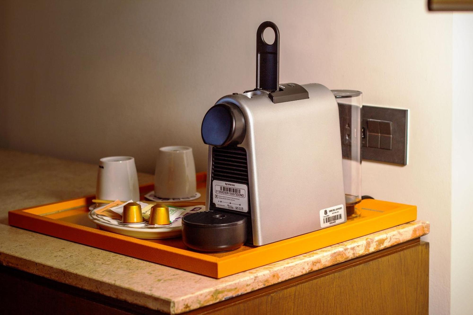 Camino Real Aeropuerto Hotel Мексико Сити Екстериор снимка A Nespresso coffee machine
